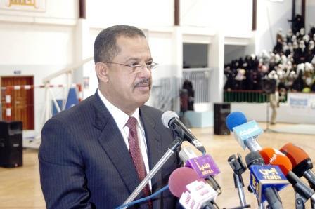 د. مجور يلقي كلمته في تدشين المهرجان أمس